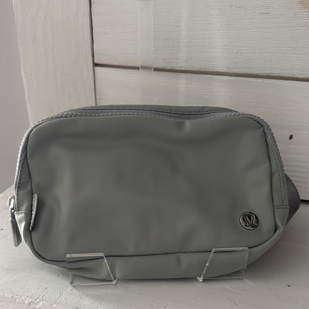 Lululemon everywhere belt bag
